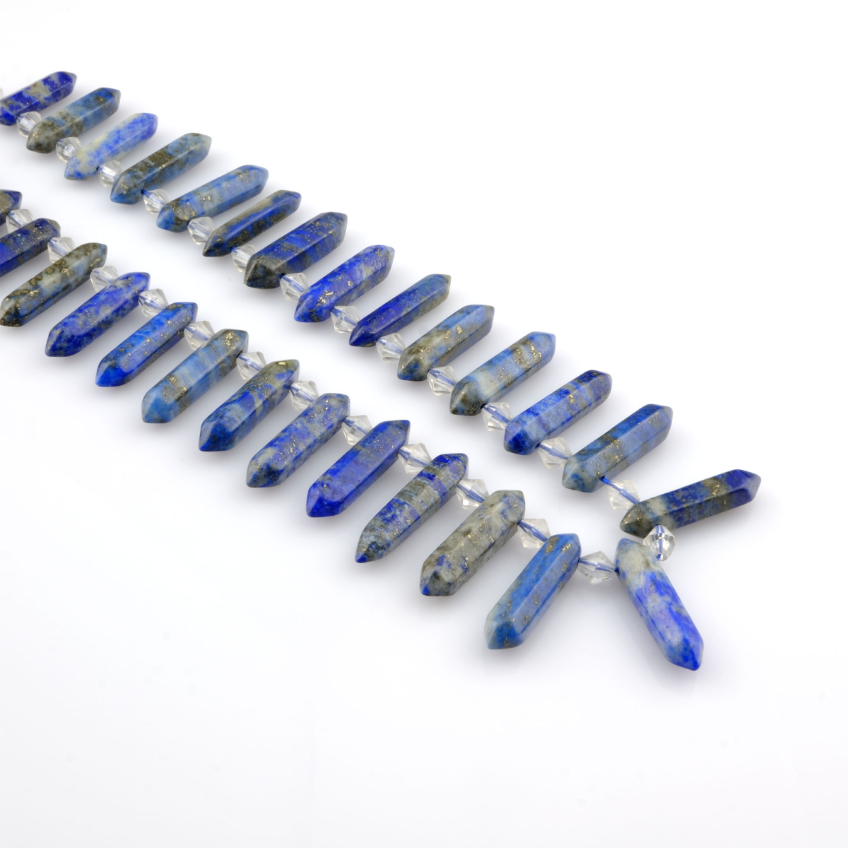 Lapis Lazuli toptan doğal taş dizi – lacivert rengi ve altın pirit yansımalarıyla bilgelik, sezgi ve ruhsal farkındalık taşı.