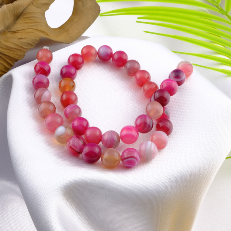 Madagaskar Akik doğal taş dizi 10mm – doğanın benzersiz desenlerini taşıyan, denge ve koruma enerjisiyle öne çıkan toptan doğal taş dizi.