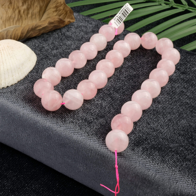 Madagaskar Pembe Kuvars doğal taş dizi 14mm – güçlü sevgi enerjisi, canlı rengi ve zarif parlaklığıyla dikkat çeken toptan doğal taş dizi