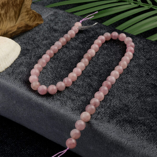 Madagaskar Pembe Kuvars doğal taş dizi 8mm – sevgi, huzur ve duygusal denge enerjisiyle kalp çakrasını dengeleyen toptan doğal taş dizi.