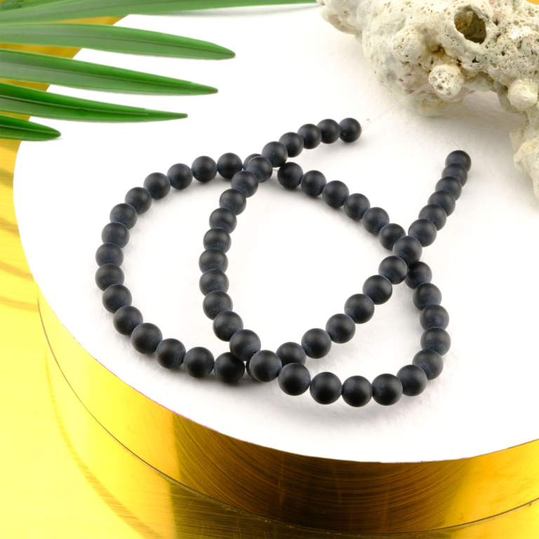 Mat Oniks doğal taş dizi 6mm – siyahın mat zarafetiyle negatif enerjiyi uzaklaştıran, odaklanma ve içsel güç sağlayan toptan doğal taş dizi