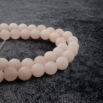 Mat Pembe Kuvars doğal taş dizi 8mm – yumuşak pembe tonlarıyla sevgi, huzur ve şefkat enerjisini yayan toptan doğal taş dizi