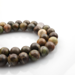 Mix Riyolit doğal taş dizi 8mm – yeşil, sarı ve kahverengi tonlarıyla doğanın enerjisini yansıtan, denge ve huzur sağlayan toptan doğal taş dizi.