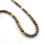 Mix Riyolit doğal taş dizi 8mm – yeşil, sarı ve kahverengi tonlarıyla doğanın enerjisini yansıtan, denge ve huzur sağlayan toptan doğal taş dizi.