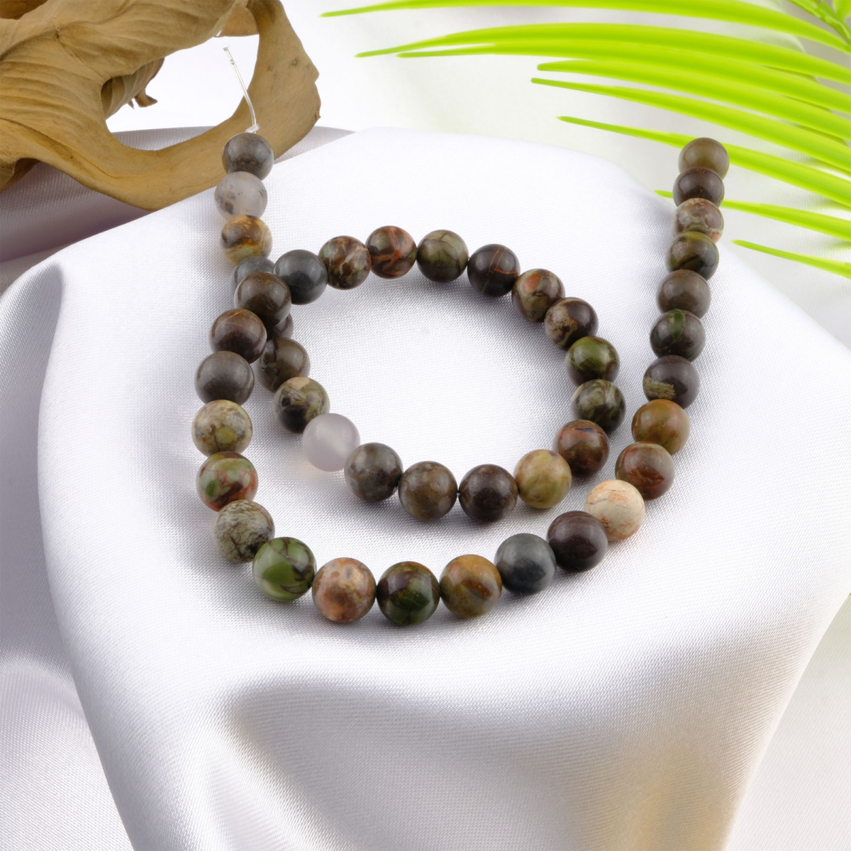 Mix Riyolit doğal taş dizi 8mm – yeşil, sarı ve kahverengi tonlarıyla doğanın enerjisini yansıtan, denge ve huzur sağlayan toptan doğal taş dizi.