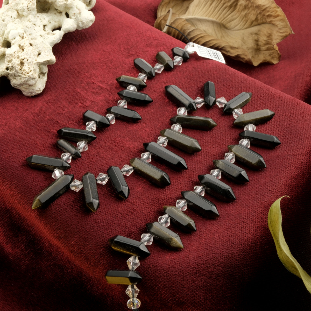 Obsidyen toptan doğal taş dizi – siyah rengiyle koruma, topraklama ve negatif enerjiyi dönüştürme gücüne sahip güçlü enerji taşı.