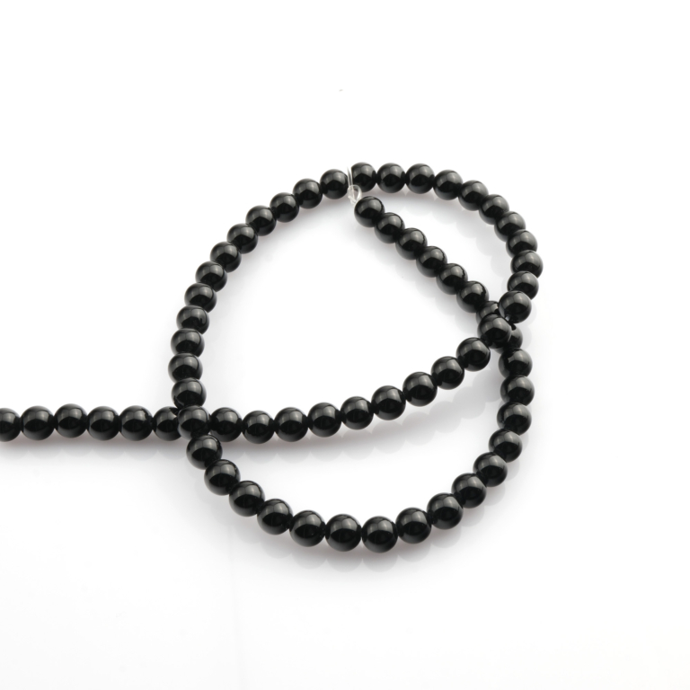 Oniks doğal taş dizi 6mm – siyah tonlarıyla güçlü koruma, enerji dengesi ve odaklanma sağlayan zarif boncuklardan oluşan toptan doğal taş dizi