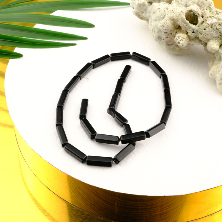 Oniks doğal taş dizi — toptan doğal taş dizi; siyah tonlarıyla koruma, güç ve odaklanma enerjisi sağlayan taş.