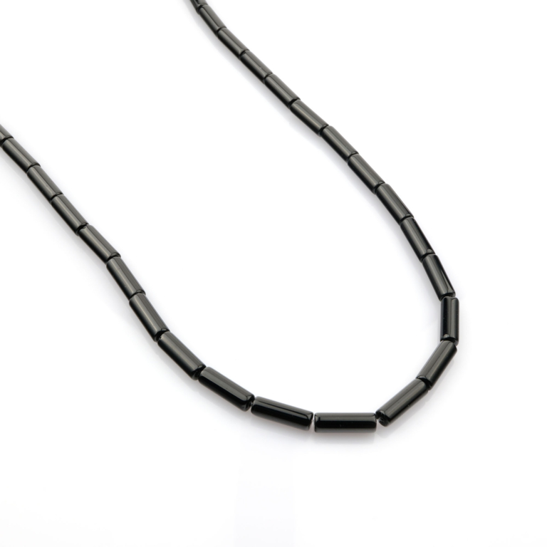 Oniks doğal taş dizi — toptan doğal taş dizi; siyahın asaletiyle koruma, denge ve güç enerjisini birleştiren, dayanıklı ve zarif taş.