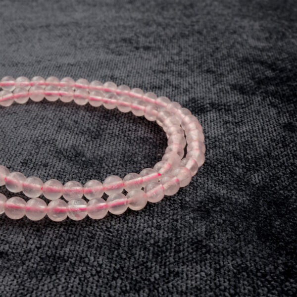 Pembe Kuvars doğal taş dizi 4mm – sevgi, huzur ve şefkat enerjisini temsil eden kalp çakrası taşı, toptan doğal taş dizi.