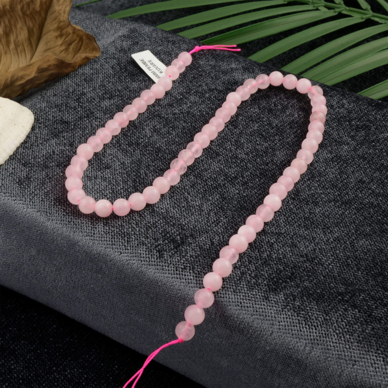 Pembe Kuvars doğal taş dizi 6mm – sevgi, huzur ve duygusal denge enerjisini taşıyan, şifalı özellikleriyle öne çıkan toptan doğal taş dizi.