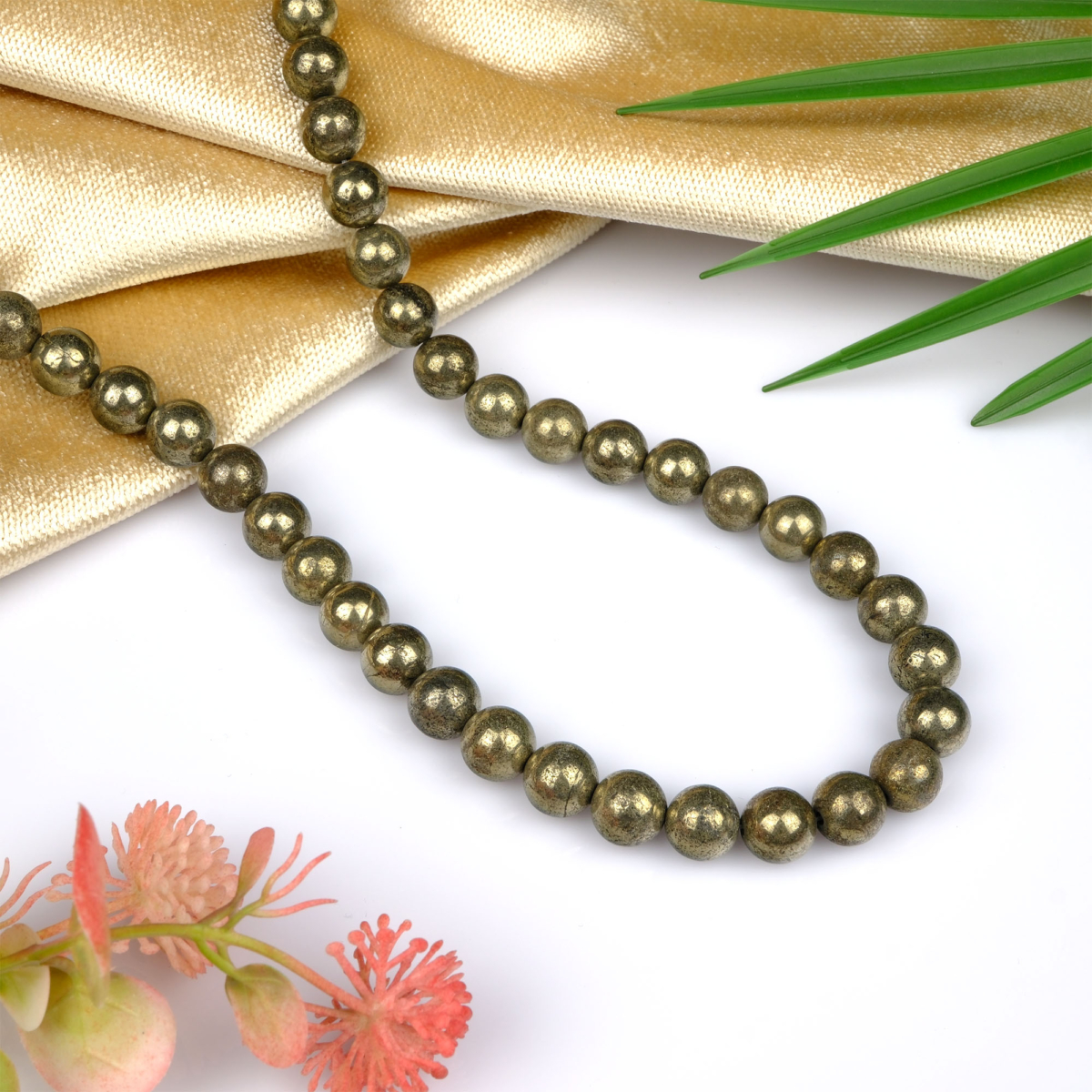 Pirit doğal taş dizi 10mm – altın ışıltılı yüzeyiyle bolluk, bereket ve özgüven enerjisini yükselten toptan doğal taş dizi.