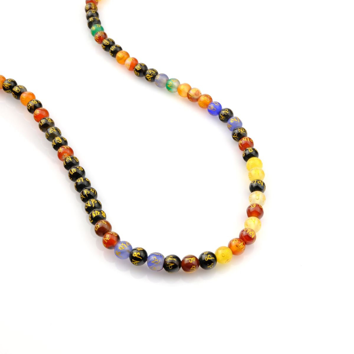 Renkli Feng Shui doğal taş dizi 6mm – enerjiyi dengeleyen, çok renkli tonlarıyla pozitif titreşim yayan, dekoratif ve takı tasarımları için uygun toptan doğal taş dizi.