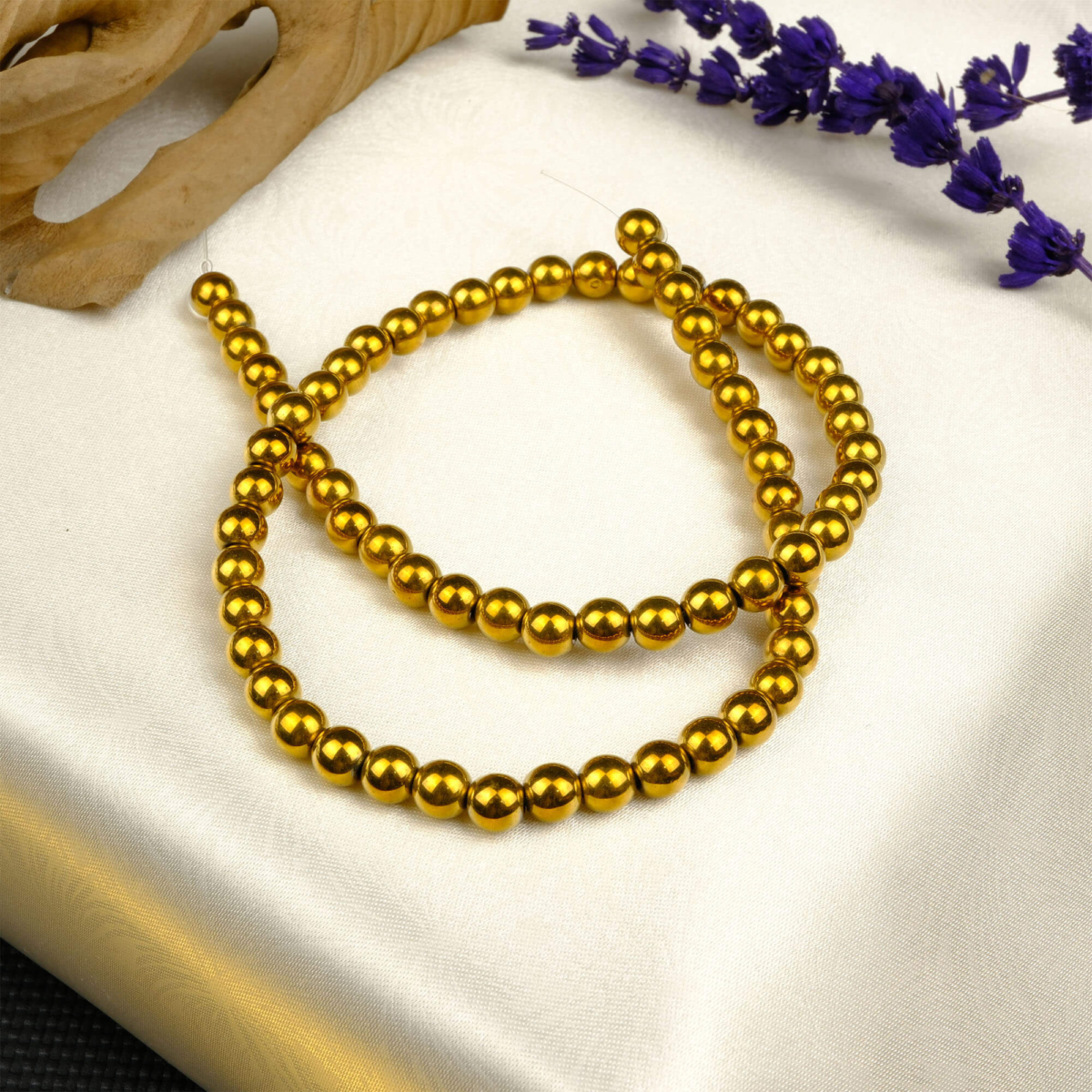 Renkli Hematit taşı, metalik parlaklığıyla enerji, canlılık ve denge sağlayan; bileklik, kolye ve tesbih tasarımlarında öne çıkan toptan doğal taş dizi.