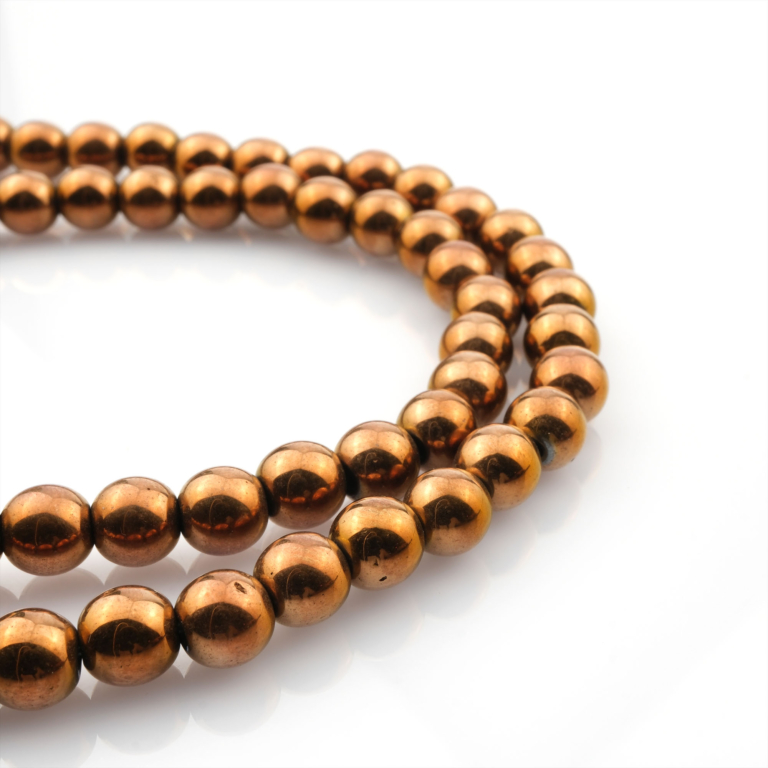 Renkli Hematit taşı, metalik parlaklığıyla enerji, canlılık ve denge sağlayan; bileklik, kolye ve tesbih tasarımlarında öne çıkan toptan doğal taş dizi.