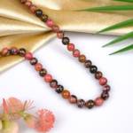 Rodonit doğal taş dizi 10mm – pembe ve siyah damarlarıyla denge, sevgi ve şifa enerjisi taşıyan toptan doğal taş dizi.