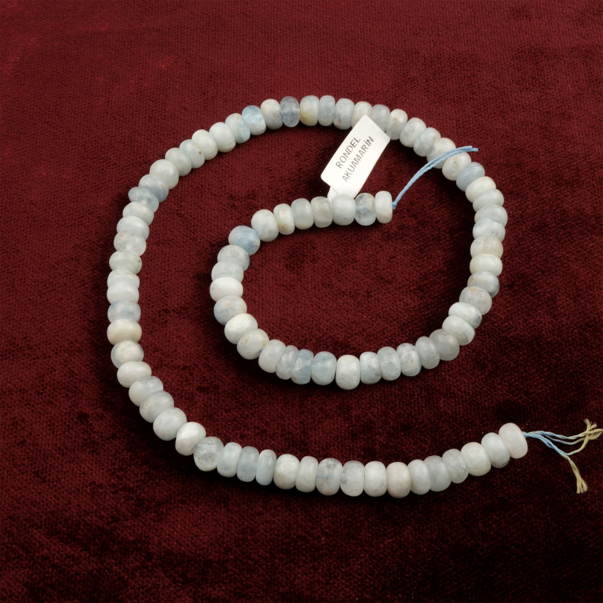 Rondel kesim Akuamarin doğal taş dizi – huzur, berraklık ve iletişim enerjisini dengeleyen toptan doğal taş dizi