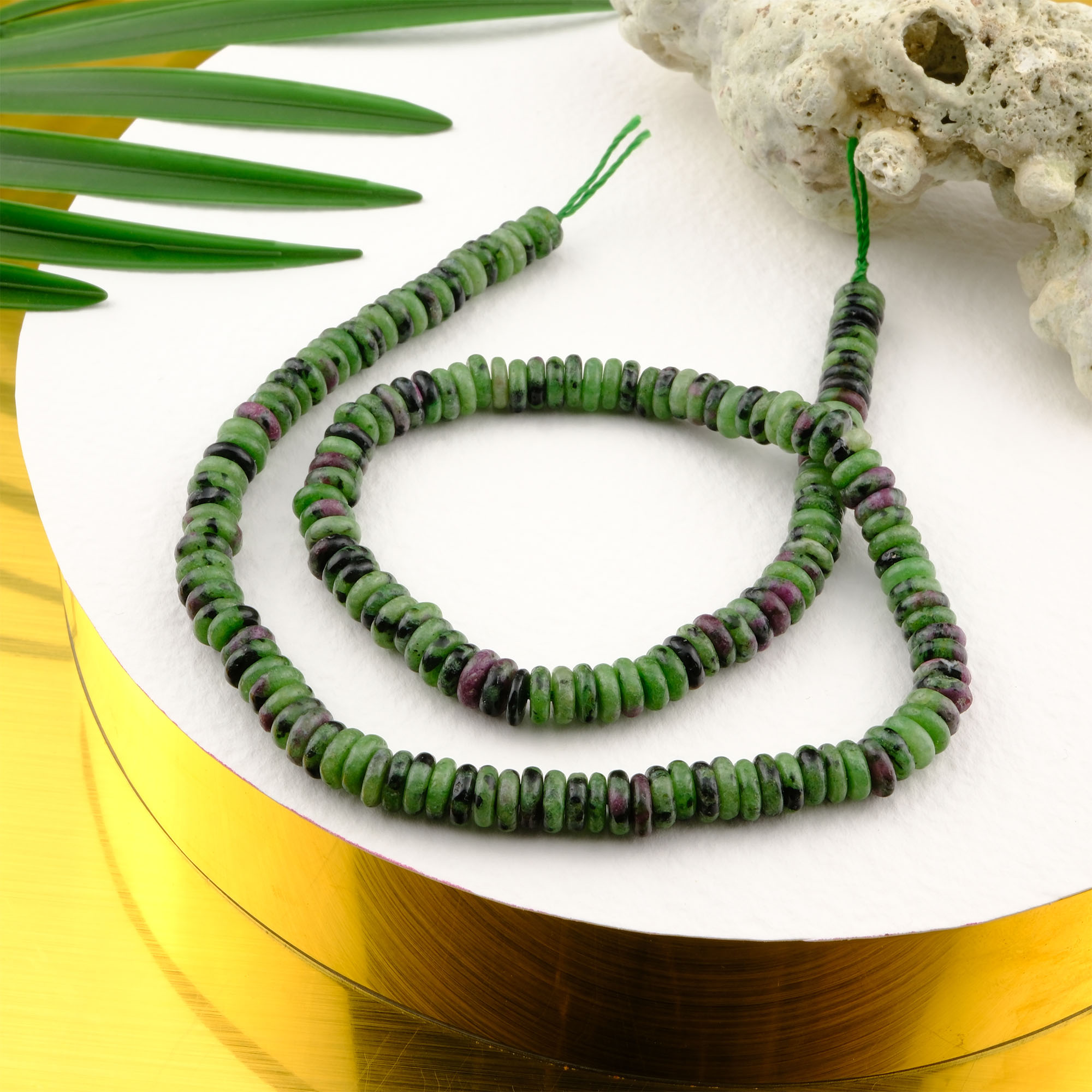 Rondel kesim Anyolit doğal taş dizi 6-2mm – yeşil ve kırmızı tonlarıyla canlılık, dönüşüm ve şifa enerjisi yayan toptan doğal taş dizi