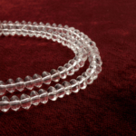 Rondel Kristal Kuvars doğal taş dizi 3–6mm – şeffaf berraklığıyla enerji temizliği, arınma ve denge sağlayan toptan doğal taş dizi