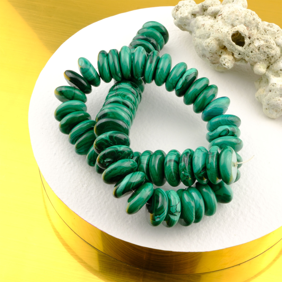 Rondel Malahit doğal taş dizi – güçlü koruma enerjisiyle negatifliği dönüştüren, kalp çakrasını dengeleyen toptan doğal taş dizi