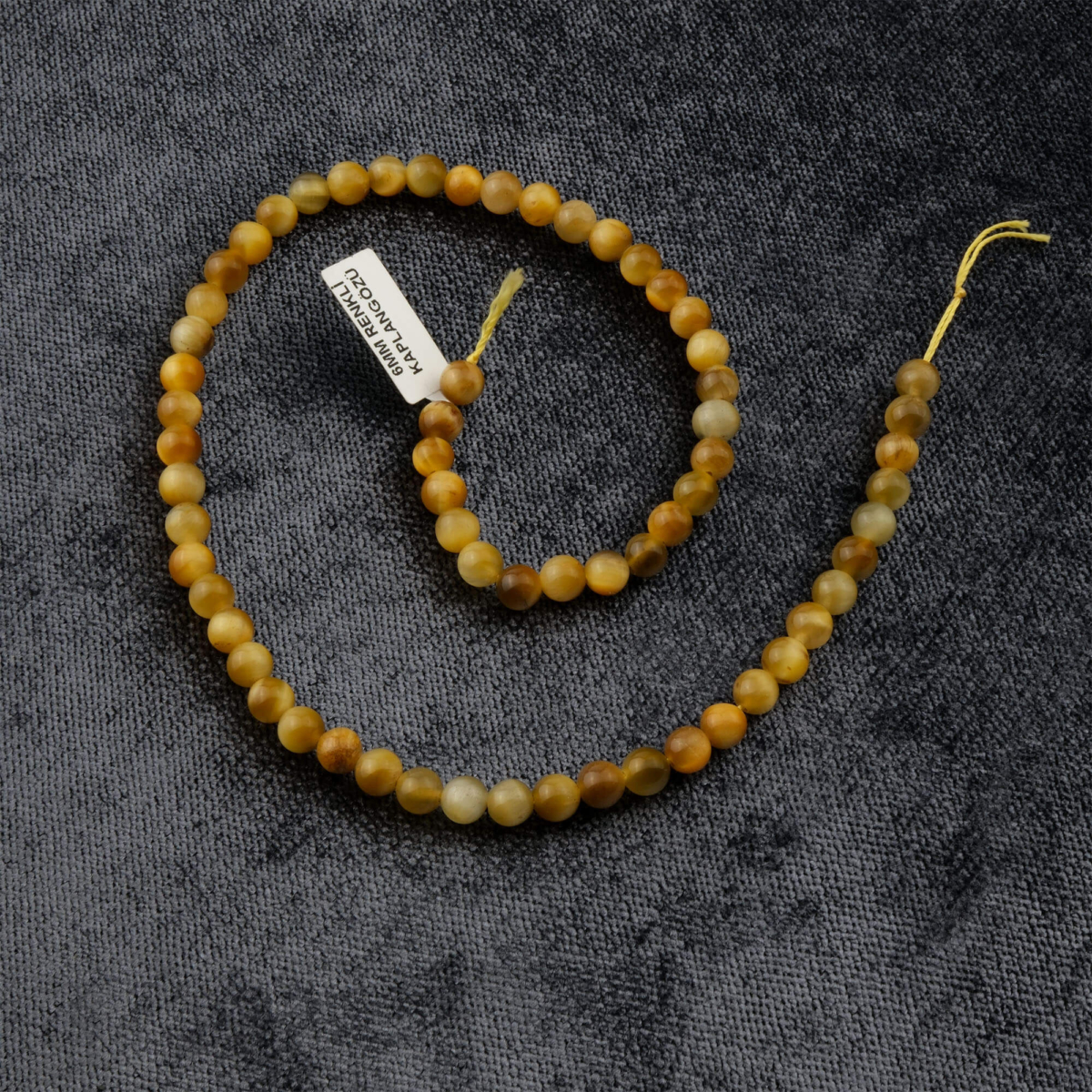 Sarı Kaplan Gözü doğal taş dizi 6mm – altın sarısı ışıltısıyla koruma, özgüven ve odaklanma enerjisi sağlayan toptan doğal taş dizi.