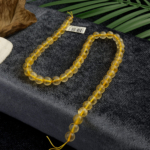 Sarı Rutil Kuvars doğal taş dizi 8mm – ışığı yansıtan altın damarlarıyla zihin açıklığı, bolluk ve enerji dengeleme sağlayan toptan doğal taş dizi