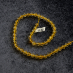 Sarı Rutil Kuvars doğal taş dizi 8mm – ışığı yansıtan altın damarlarıyla zihin açıklığı, bolluk ve enerji dengeleme sağlayan toptan doğal taş dizi