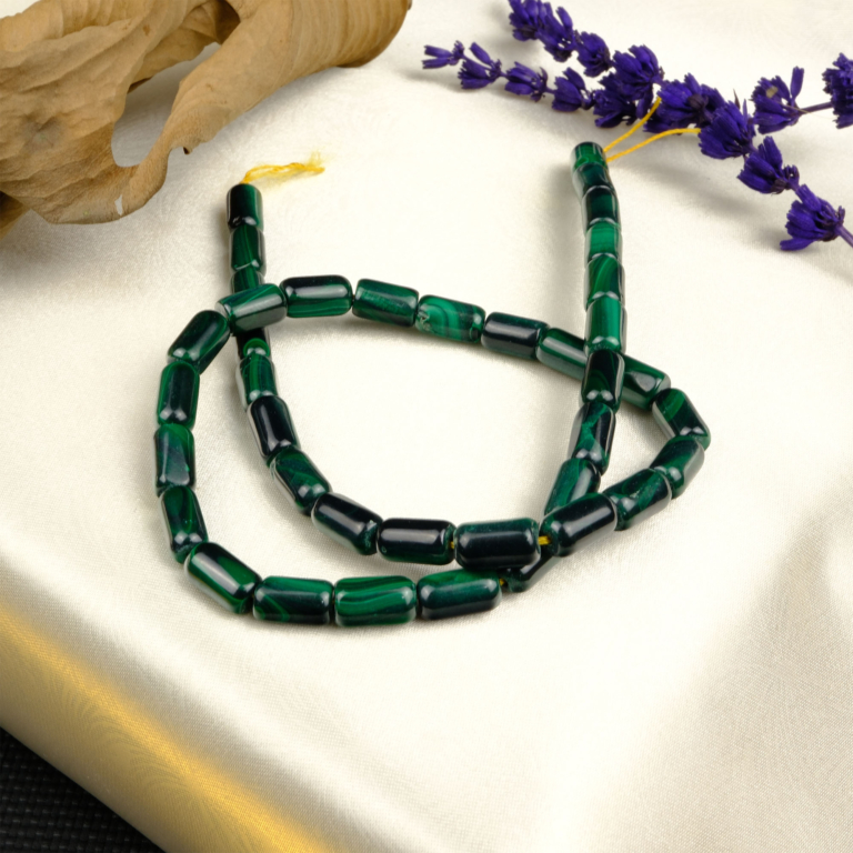 Silindir kesim Malahit doğal taş dizi – denge, dönüşüm ve koruma enerjisini yansıtan toptan doğal taş dizi