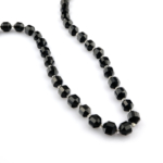 Siyah Akik doğal taş dizi – güçlü koruma enerjisi, topraklayıcı etkisi ve zarif görünümüyle ön plana çıkan toptan doğal taş dizi.