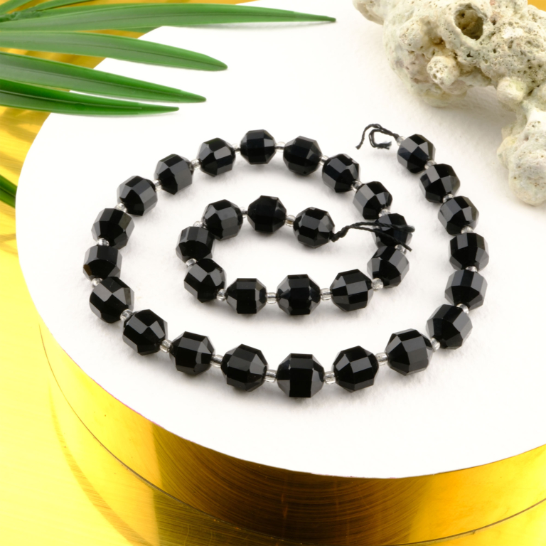 Siyah Akik doğal taş dizi – güçlü koruma enerjisi, topraklayıcı etkisi ve zarif görünümüyle ön plana çıkan toptan doğal taş dizi.