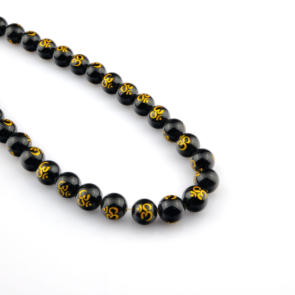 Siyah Feng Shui doğal taş dizi 12mm – koruyucu enerjisiyle negatif titreşimleri uzaklaştıran, denge ve güç hissi veren toptan doğal taş dizi.