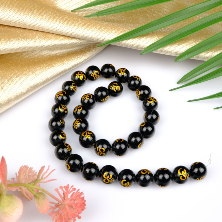 Siyah Feng Shui doğal taş dizi 12mm – koruyucu enerjisiyle negatif titreşimleri uzaklaştıran, denge ve güç hissi veren toptan doğal taş dizi.