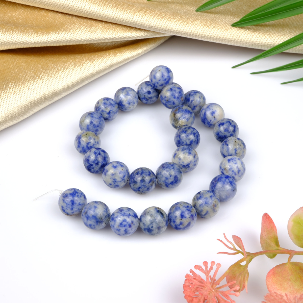 Sodalit toptan doğal taş dizi 14mm – lacivert tonlarıyla sezgi, iç huzur ve zihinsel berraklık enerjisi yayan zarif doğal taş modeli.