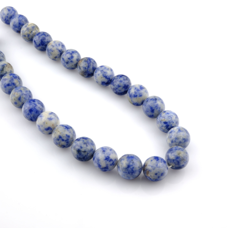 Sodalit toptan doğal taş dizi 14mm – lacivert tonlarıyla sezgi, iç huzur ve zihinsel berraklık enerjisi yayan zarif doğal taş modeli.