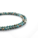 Sodalit doğal taş dizi 4mm – lacivert ve beyaz damarlarıyla zihin açıklığı, huzur ve sezgi dengesi sağlayan toptan doğal taş dizi.