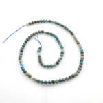 Sodalit doğal taş dizi 4mm – lacivert ve beyaz damarlarıyla zihin açıklığı, huzur ve sezgi dengesi sağlayan toptan doğal taş dizi.