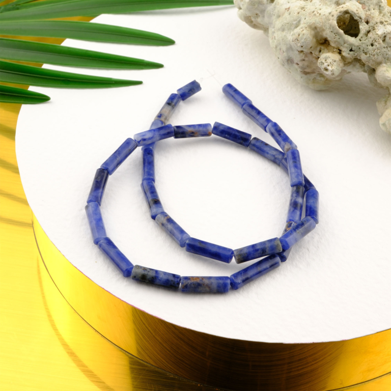 Sodalit doğal taş dizi — toptan doğal taş dizi; lacivert ve beyaz tonlarıyla sezgi, bilgelik ve zihinsel denge enerjisi taşıyan taş.