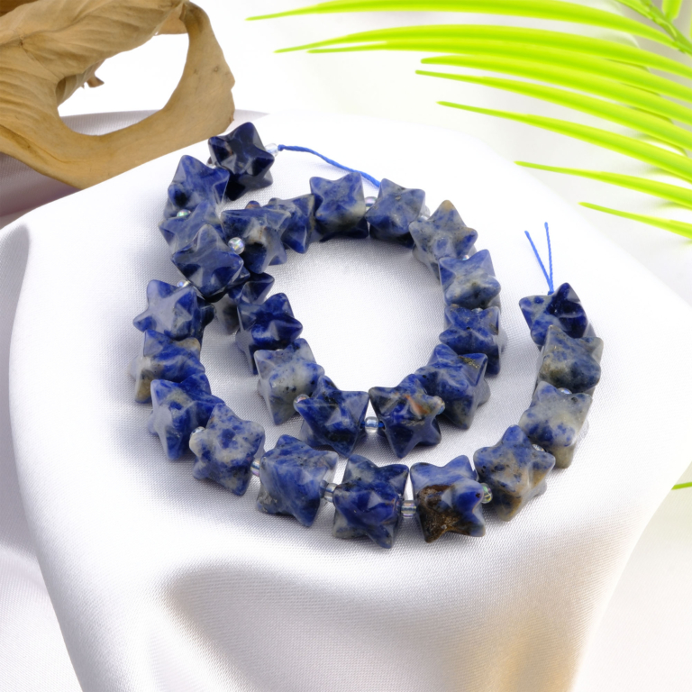 Sodalit doğal taş dizi — toptan doğal taş dizi; mavi ve beyaz damarlarıyla zihinsel netliği artıran, içsel huzur sağlayan taş.