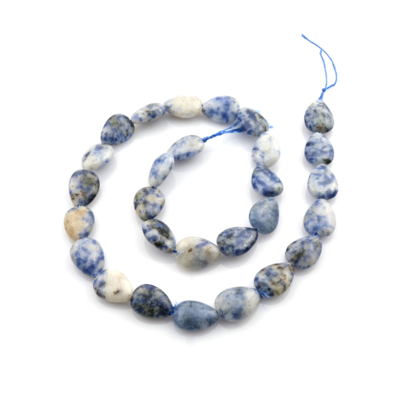 Sodalit doğal taş dizi – sezgiyi güçlendiren, zihni berraklaştıran ve içsel dengeyi destekleyen toptan doğal taş dizi