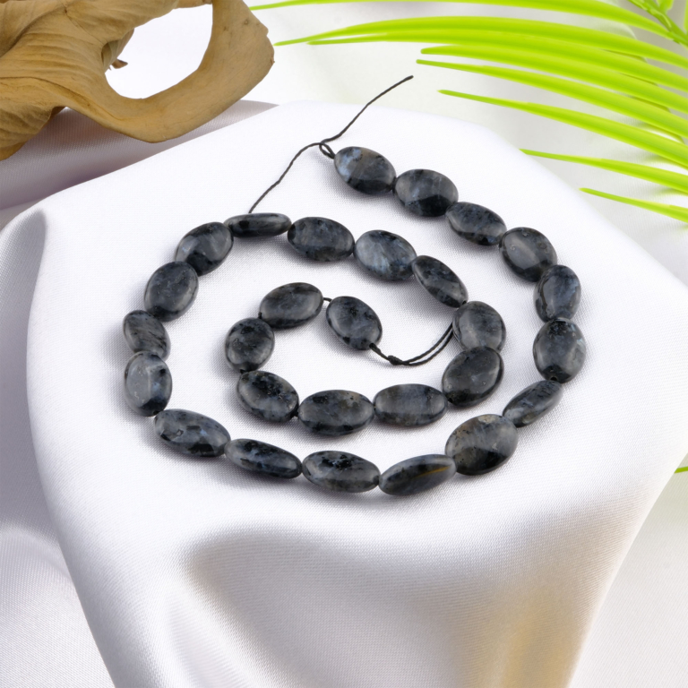 Spektrolit doğal taş dizi — toptan doğal taş dizi; ışığa göre değişen renk oyunlarıyla koruma, sezgi ve ruhsal farkındalık sağlayan taş.