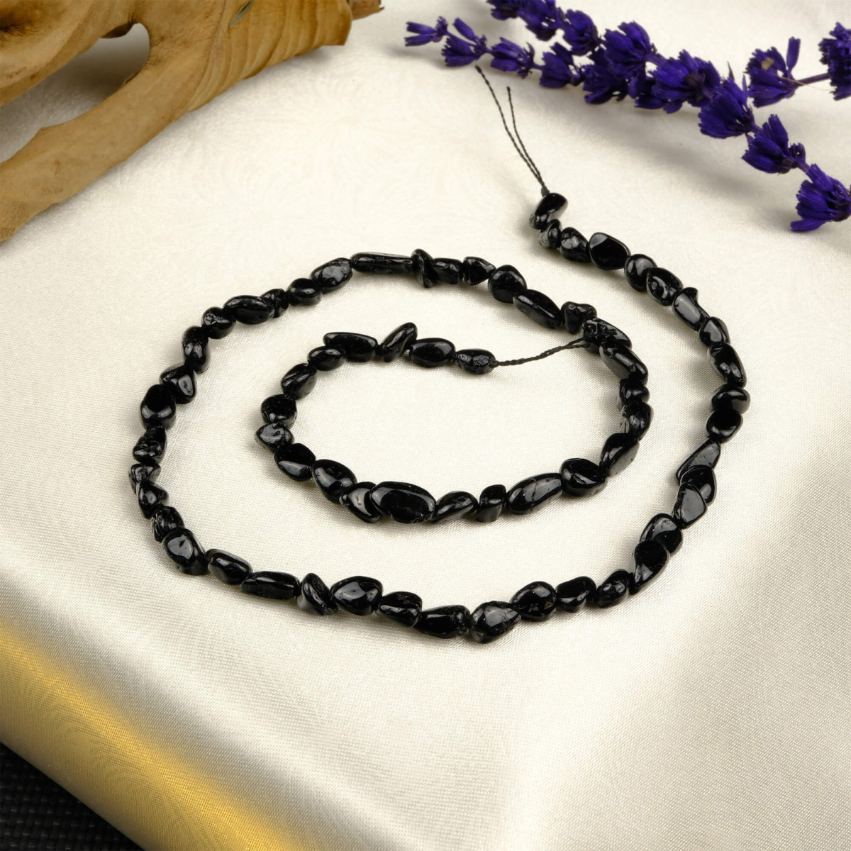 Tamburlu Siyah Turmalin doğal taş dizi 3x5mm – güçlü koruma, topraklama ve enerji kalkanı oluşturan toptan doğal taş dizi