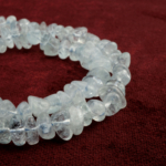 Tek sıra kırıktaş Akuamarin doğal taş dizi – sakinlik, berraklık ve iletişim enerjisini destekleyen toptan doğal taş dizi