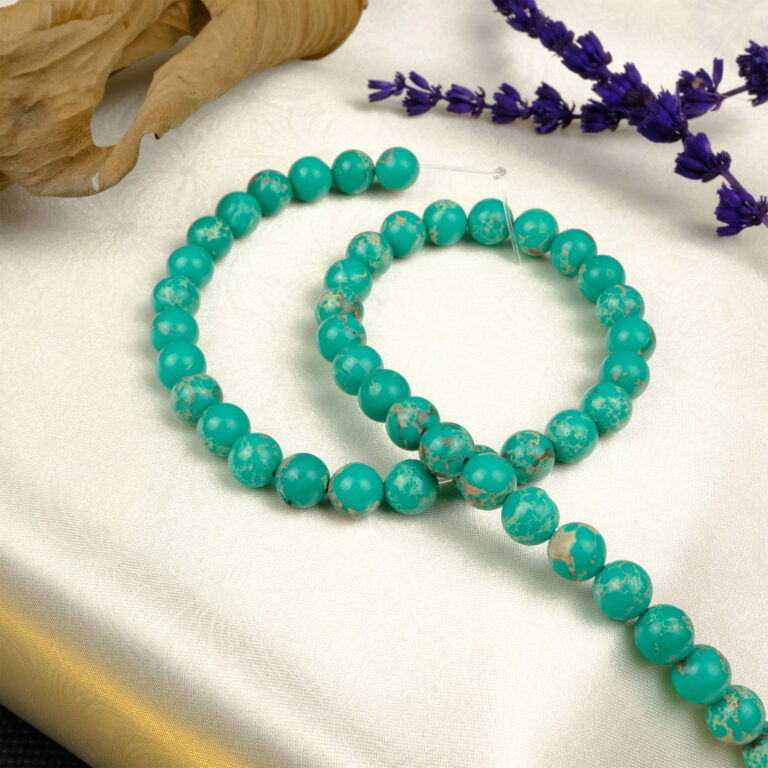 Varisit doğal taş dizi 8mm – açık yeşil tonlarıyla huzur, şifa ve içsel dinginlik sağlayan toptan doğal taş dizi.