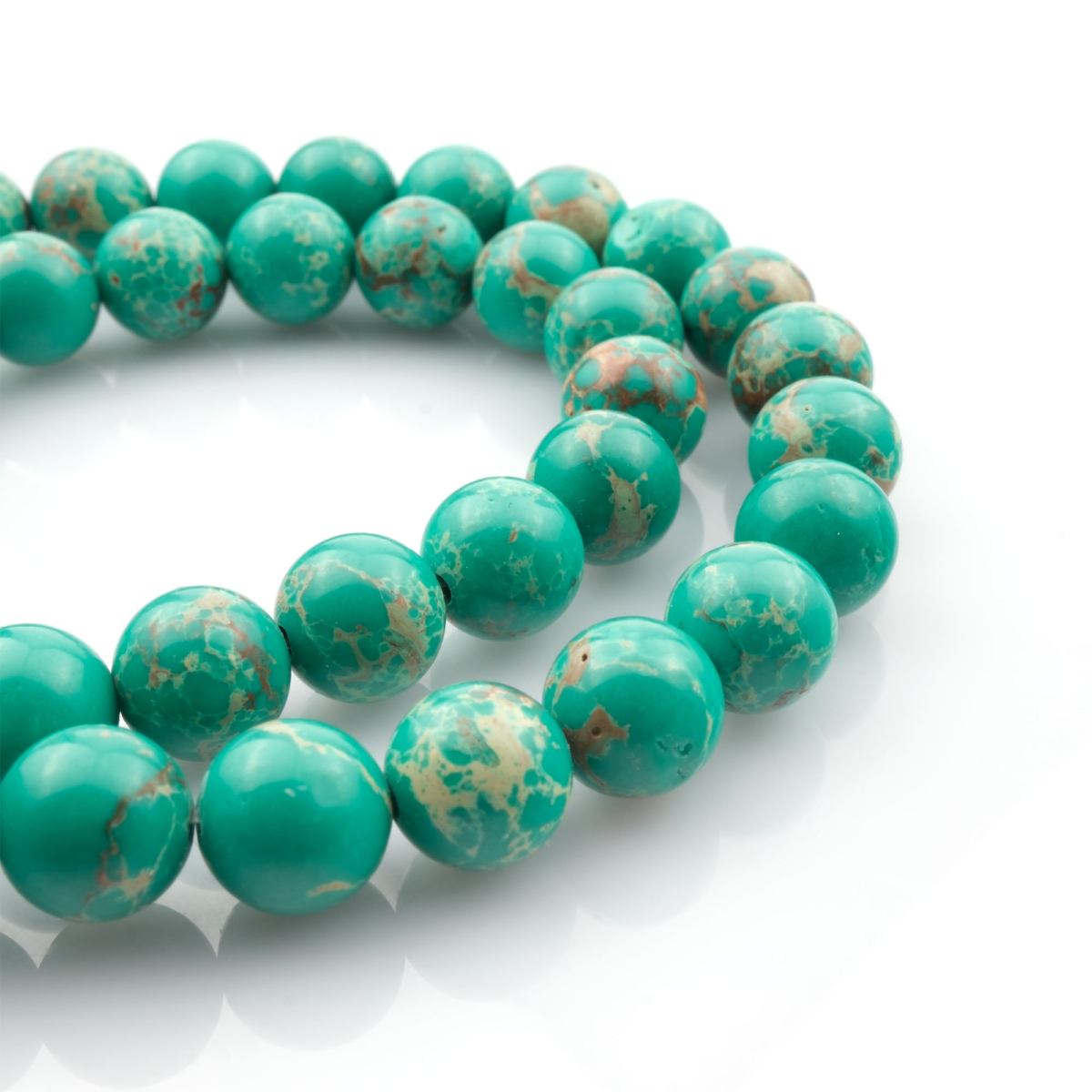 Varisit doğal taş dizi 8mm – açık yeşil tonlarıyla huzur, şifa ve içsel dinginlik sağlayan toptan doğal taş dizi.