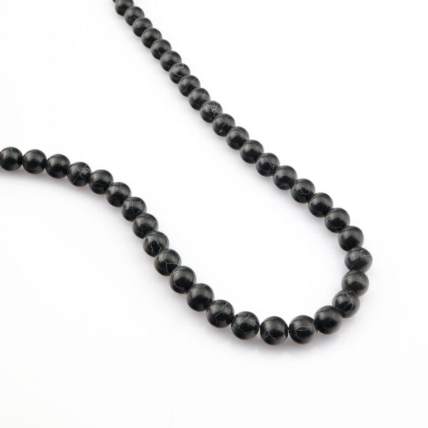 Varisit doğal taş dizi 8mm – açık yeşil tonlarıyla huzur, şifa ve içsel dinginlik sağlayan toptan doğal taş dizi.