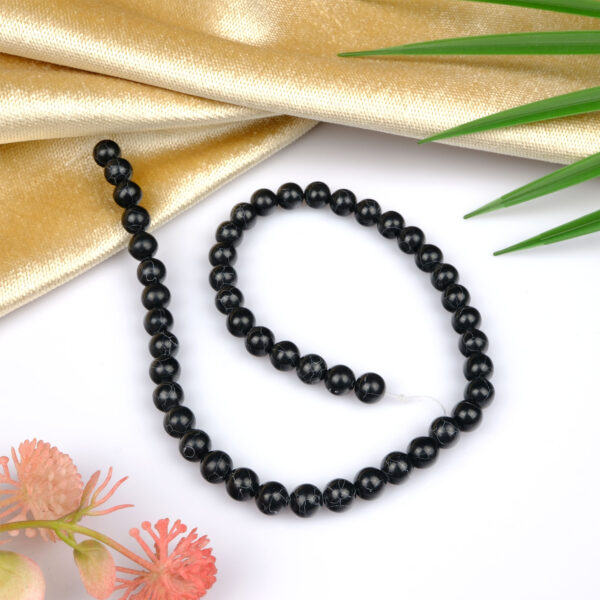 Varisit doğal taş dizi 8mm – açık yeşil tonlarıyla huzur, şifa ve içsel dinginlik sağlayan toptan doğal taş dizi.