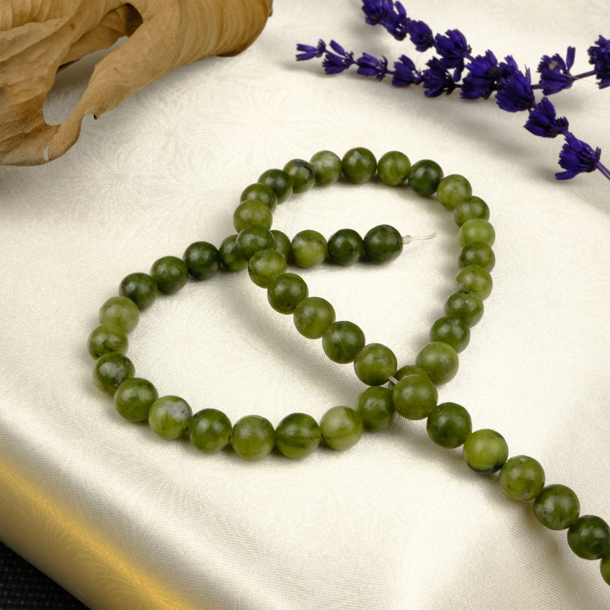 Yeşim toptan doğal taş dizi 8mm – yeşilin huzur verici tonlarıyla şifa, bereket ve denge enerjisi yayan klasik doğal taş modeli.