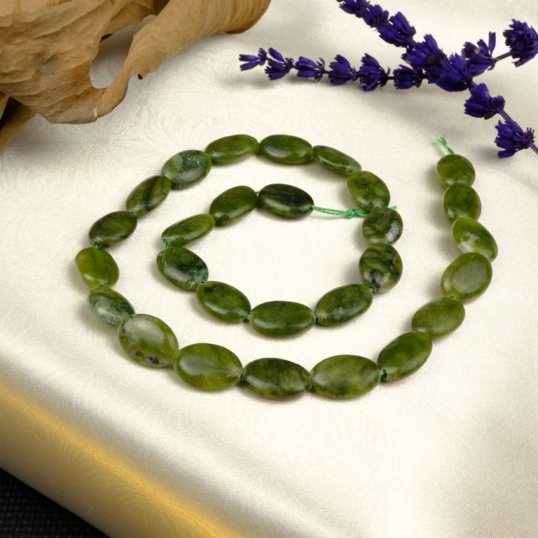 Yeşim toptan doğal taş dizi – yeşil tonlarıyla bolluk, huzur ve şifa enerjisi yayan zarif doğal taş modeli.
