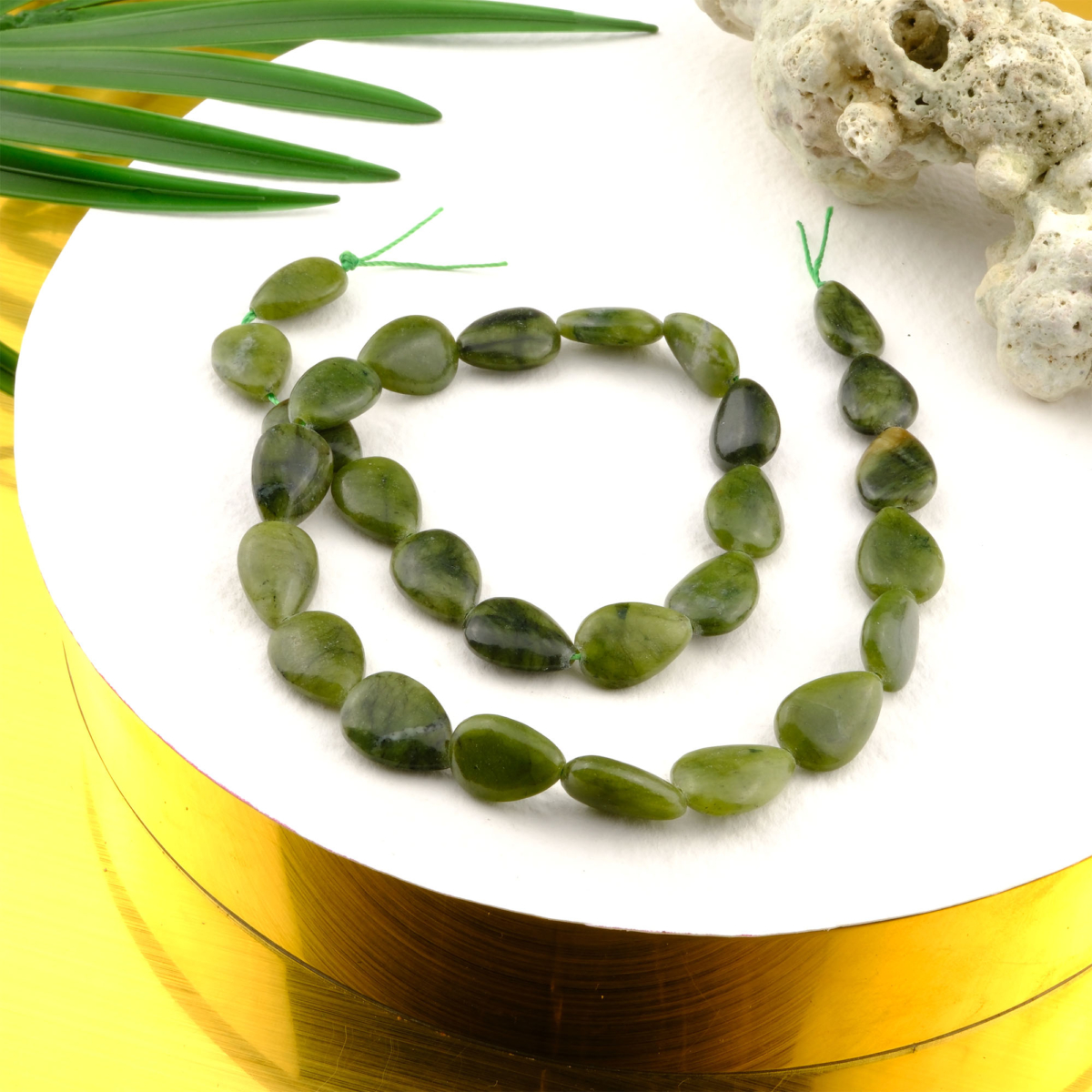 Yeşim doğal taş dizi — toptan doğal taş dizi; huzur, bereket ve denge enerjisiyle takı tasarımlarına zarafet katar.