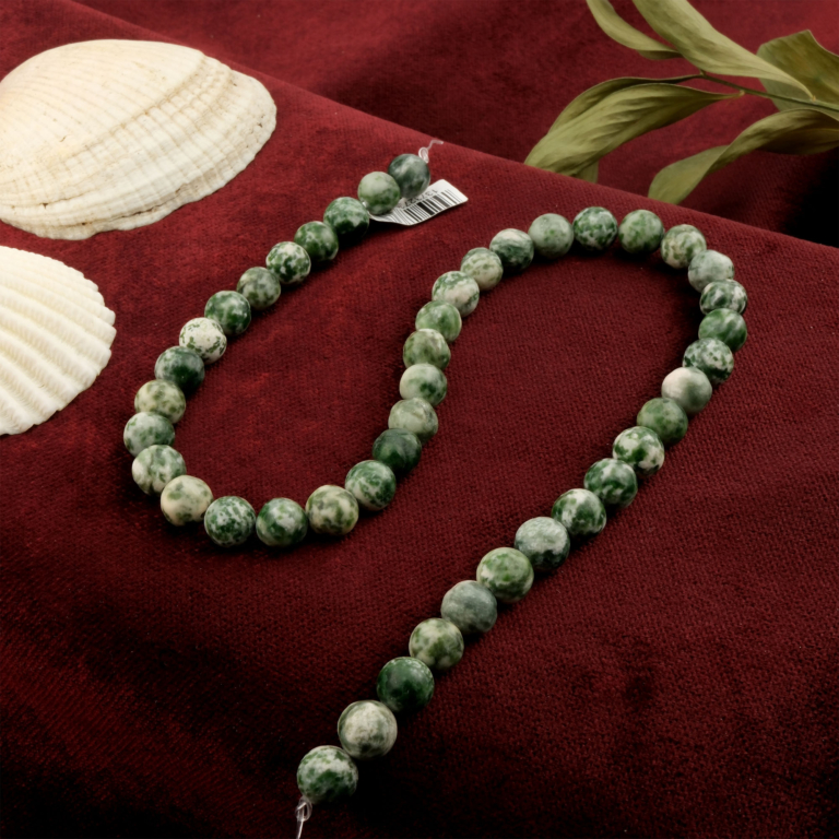 Yosunlu Jasper 8mm toptan doğal taş dizi – yeşil ve kahverengi damarlarıyla doğayla uyum enerjisini yansıtan taş; bileklik ve kolye tasarımlarında zarif ve dengeli bir görünüm sunar.